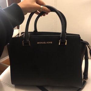 perfect condition ✨ michael kors cross body